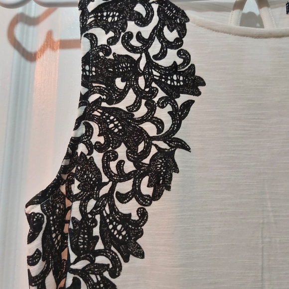 NWOT American Eagle outfitters, Small 4/6, Black&White. - Picture 3 of 4